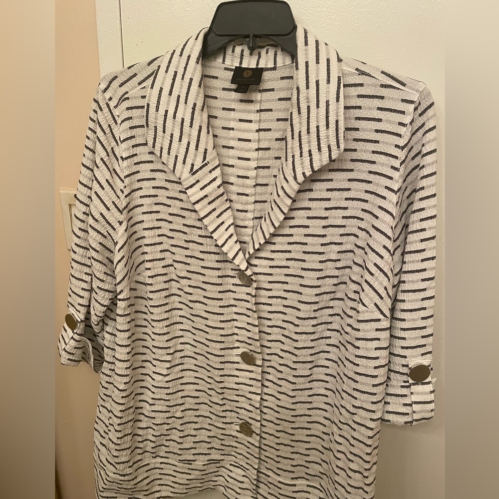 JM Collection 3X lightweight jacket w/silver front, back & cuff buttons.